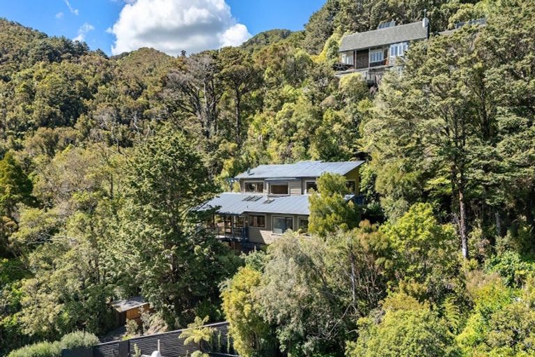 Photo of property in 136 Cheviot Road, Lowry Bay, Lower Hutt, 5013