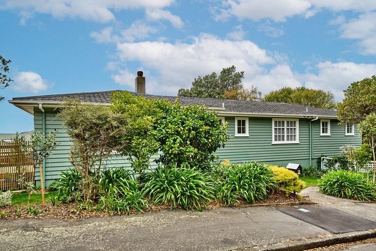 Photo of property in 14 Taupo Crescent, Plimmerton, Porirua, 5026