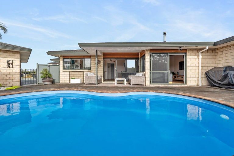 Photo of property in 44 Bermuda Place, One Tree Point, 0118