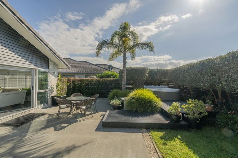 Photo of property in 10 Waitotara Way, Whitianga, 3510