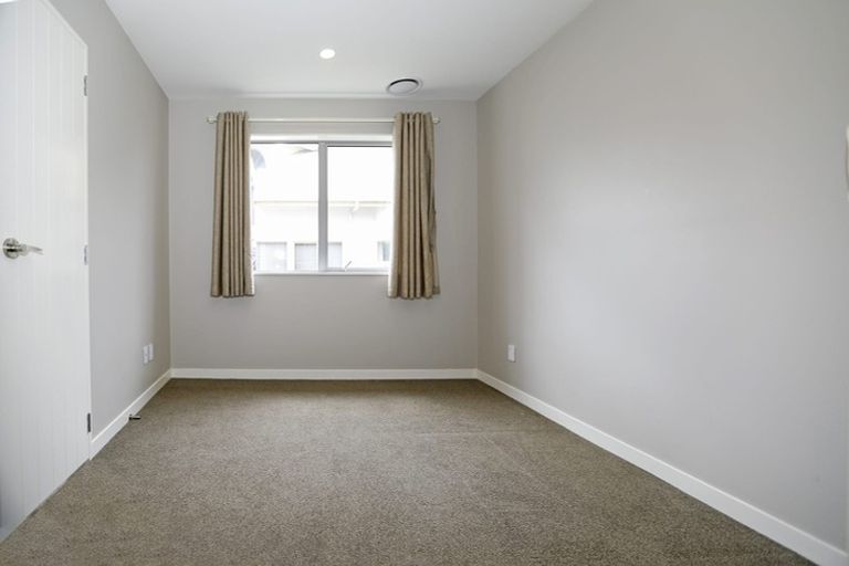 Photo of property in 674a East Coast Road, Pinehill, Auckland, 0630