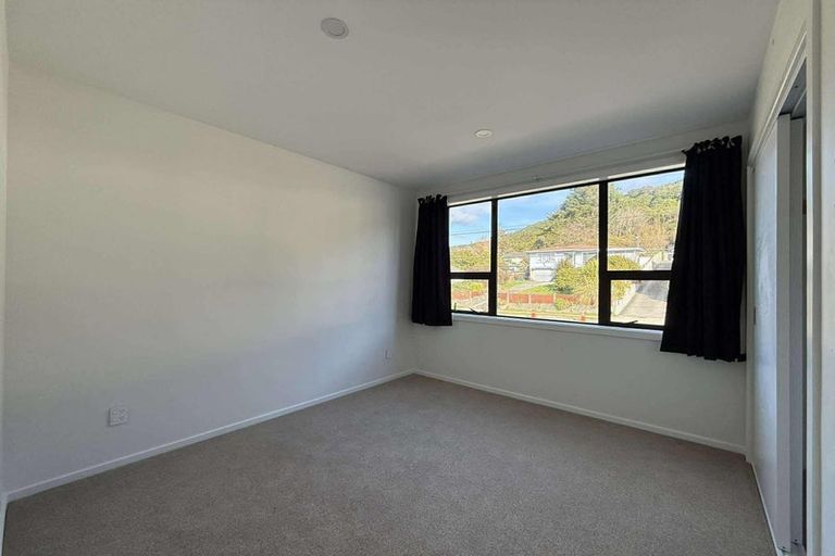 Photo of property in 2/27 Main Road, Wainuiomata, Lower Hutt, 5014