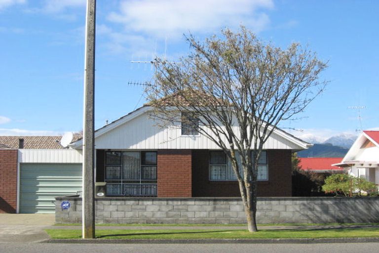 Photo of property in 58 Queenwood Road, Levin, 5510