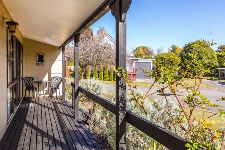 Photo of property in 76 Kinloch Road, Kinloch, Taupo, 3377