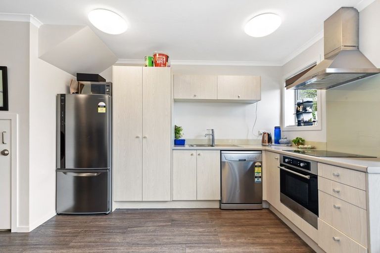 Photo of property in 37 Chiefs Court, Hamilton East, Hamilton, 3216