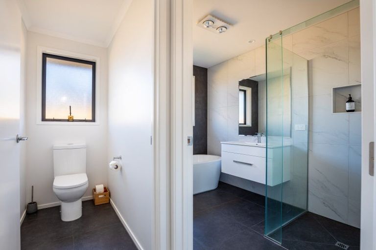 Photo of property in 3 Aheahea Way, Hurworth, New Plymouth, 4310