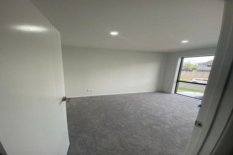 Photo of property in 6 Paina Crescent, Massey, Auckland, 0614