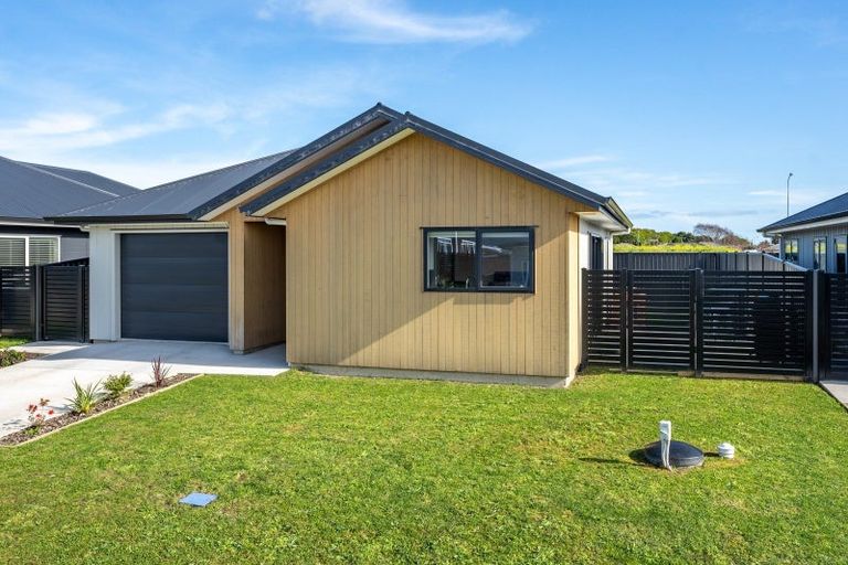 Photo of property in 24 Enereta Road, Otaki, 5512