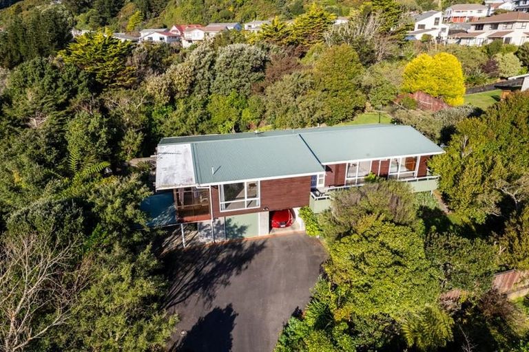 Photo of property in 6 Spicer Place, Tawa, Wellington, 5028