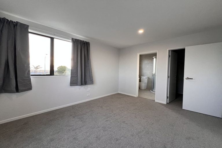 Photo of property in 130d Bradbury Road, Botany Downs, Auckland, 2010