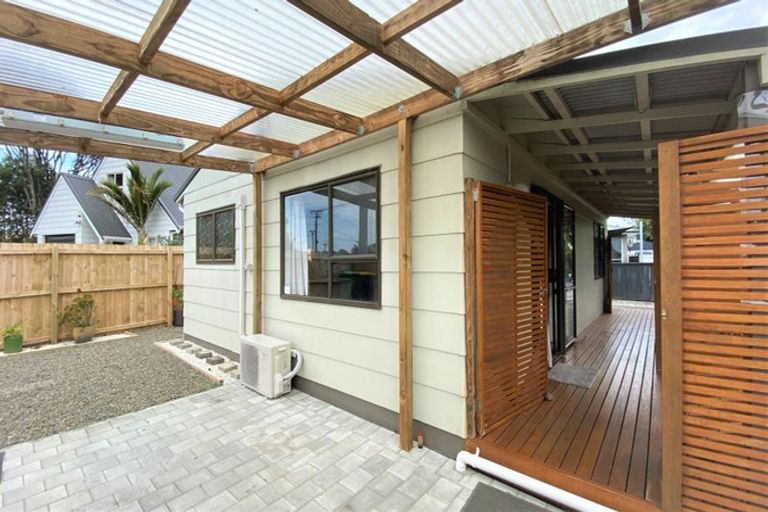 Photo of property in 2/15 Ward Crescent, Te Atatu Peninsula, Auckland, 0610