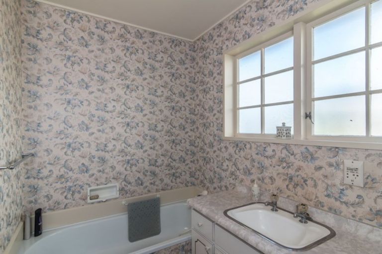 Photo of property in 6 Lethenty Way, Karori, Wellington, 6012