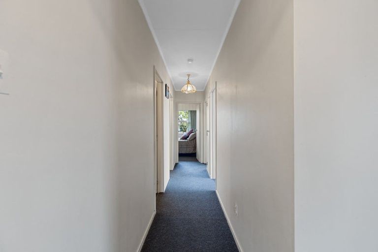 Photo of property in 19 Dunk Place, Milson, Palmerston North, 4414