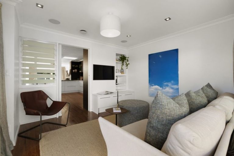 Photo of property in 32 Raymond Street, Point Chevalier, Auckland, 1022