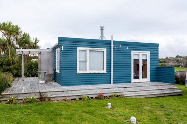 Photo of property in 421a South Road, Omata, New Plymouth, 4374