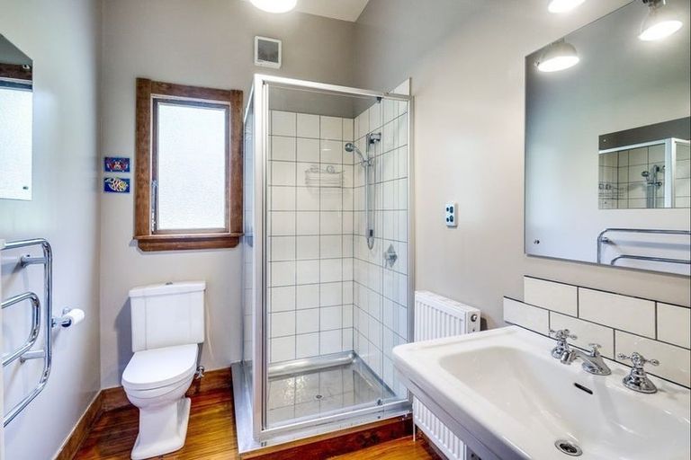 Photo of property in 8 Brewster Street, Bluff Hill, Napier, 4110