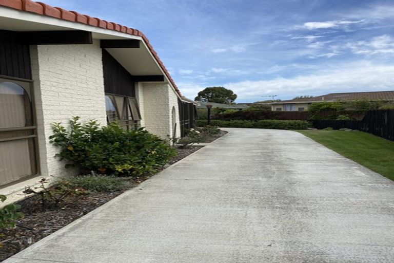 Photo of property in 18 Omega Place, Casebrook, Christchurch, 8051