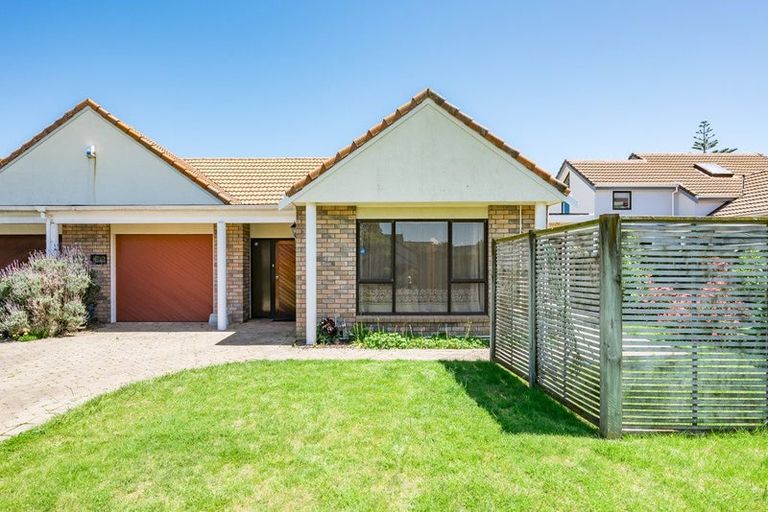 Photo of property in 3 Manly Garden, Paraparaumu Beach, Paraparaumu, 5032