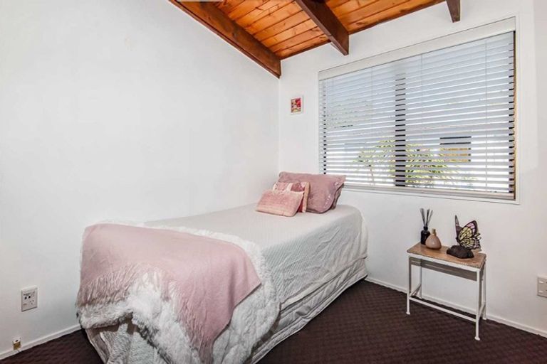 Photo of property in 2/1 Mayfair Crescent, Mairangi Bay, Auckland, 0630