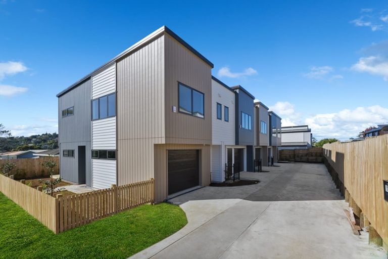 Photo of property in 17e Ranch Avenue, Beach Haven, Auckland, 0626