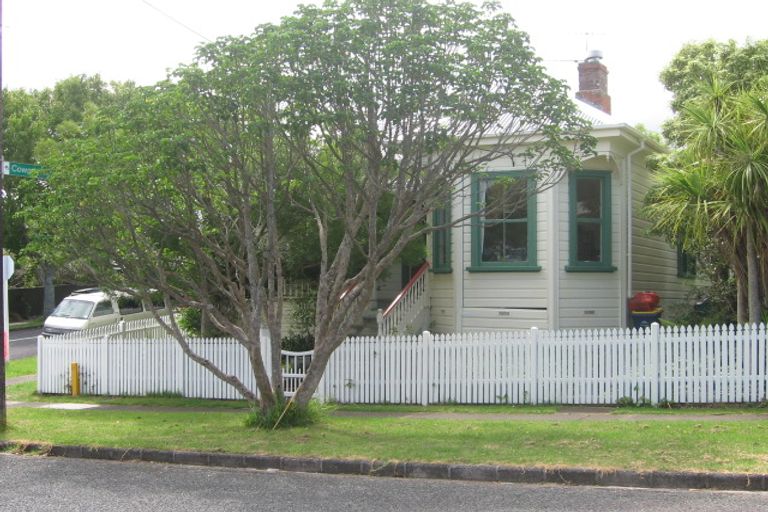 Photo of property in 22 Ewen Alison Avenue, Devonport, Auckland, 0624