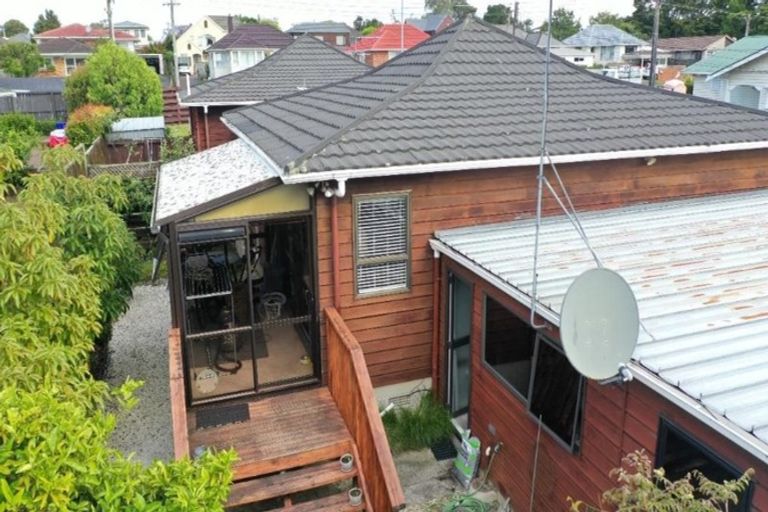 Photo of property in 2/51 Shakespeare Road, Milford, Auckland, 0620