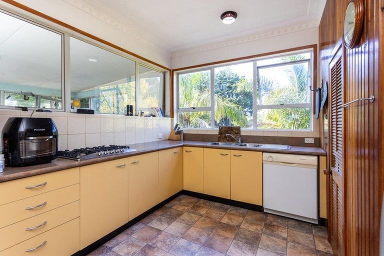 Photo of property in 24 Waikoukou Valley Road, Waimauku, 0812