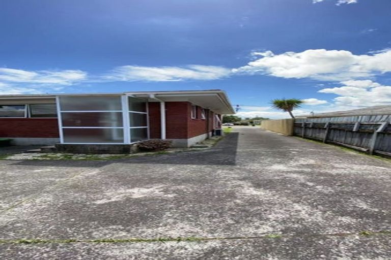 Photo of property in 1/36 Blacklock Avenue, Henderson, Auckland, 0612