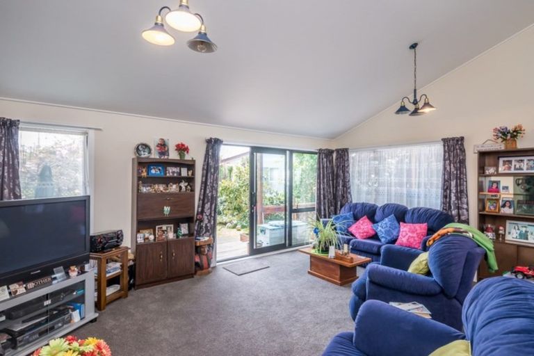 Photo of property in 8a Elder Grove, Paraparaumu, 5032