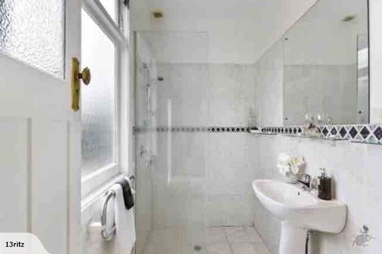 Photo of property in 9 Hanlon Crescent, Narrow Neck, Auckland, 0624