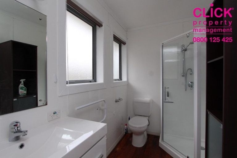 Photo of property in 17 Larkins Street, Helensburgh, Dunedin, 9010