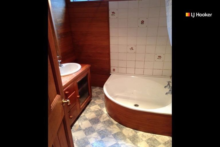 Photo of property in 48 Eglinton Road, The Glen, Dunedin, 9011