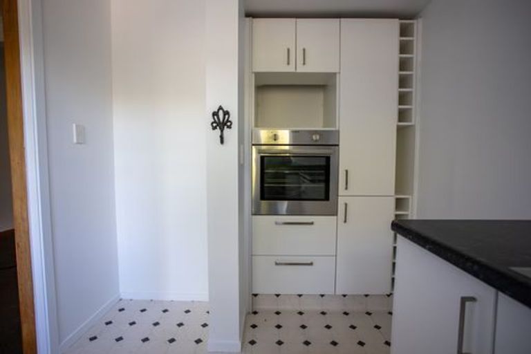 Photo of property in 33 Pahiatua Street, Hokowhitu, Palmerston North, 4410