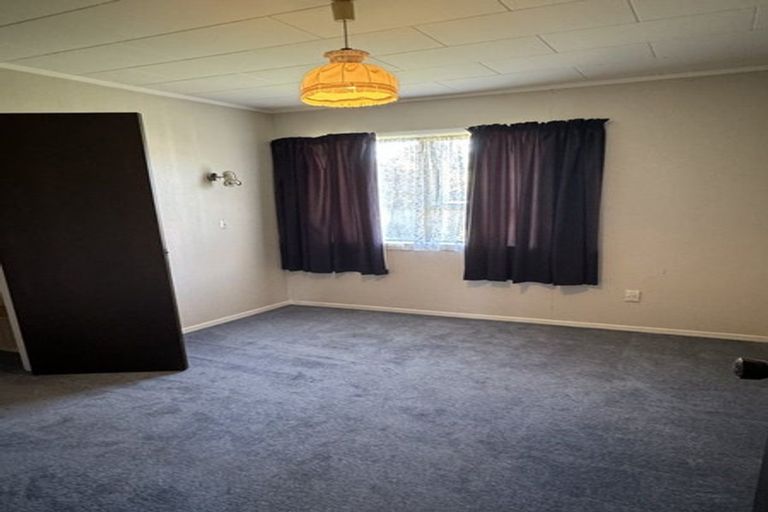 Photo of property in 2/751 Swanson Road, Swanson, Auckland, 0612