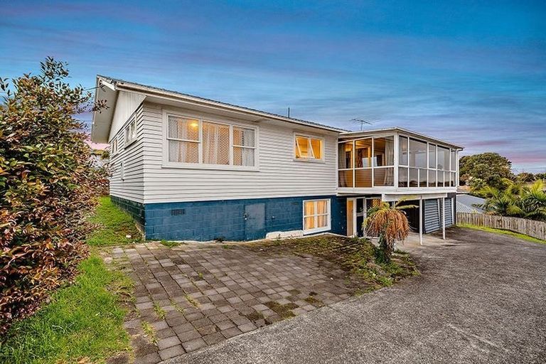 Photo of property in 73 Waimumu Road, Massey, Auckland, 0614