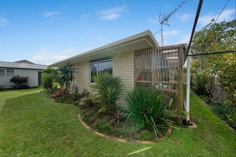 Photo of property in 33 Heta Road, Highlands Park, New Plymouth, 4312