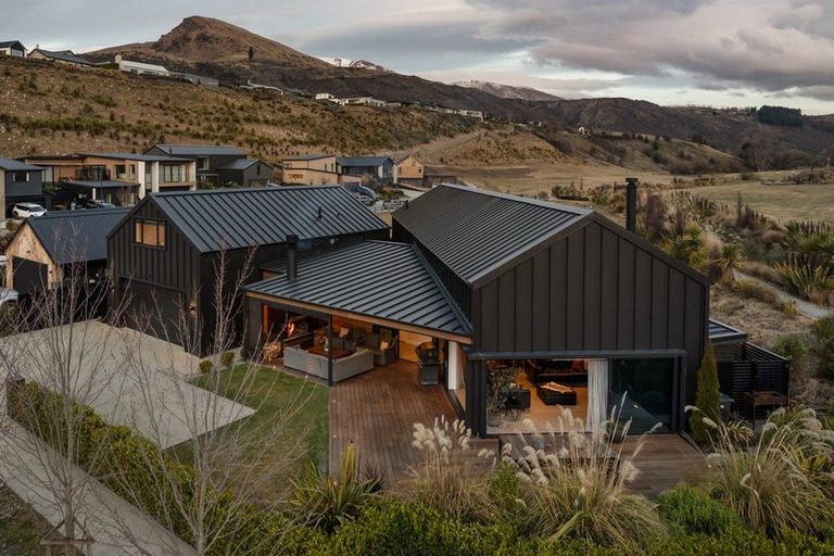Photo of property in 2 Brodie Avenue, Arrowtown, 9302