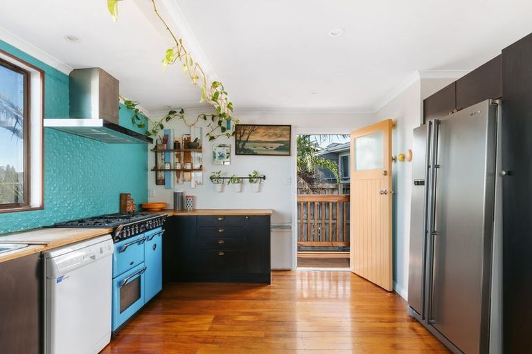 Photo of property in 26 Omokoroa Road, Omokoroa, 3114