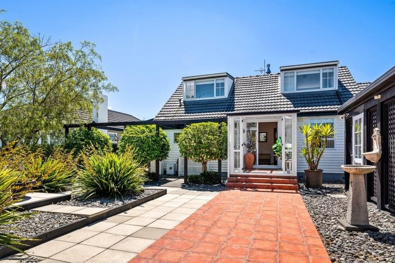 Photo of property in 9 Oak Street, Ebdentown, Upper Hutt, 5018