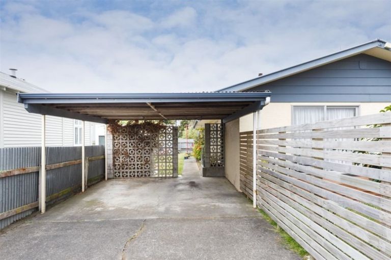 Photo of property in 35 Mcgiffert Street, Palmerston North, 4410