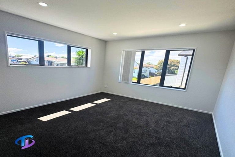 Photo of property in 33 Wai Iti Place, Clendon Park, Auckland, 2103
