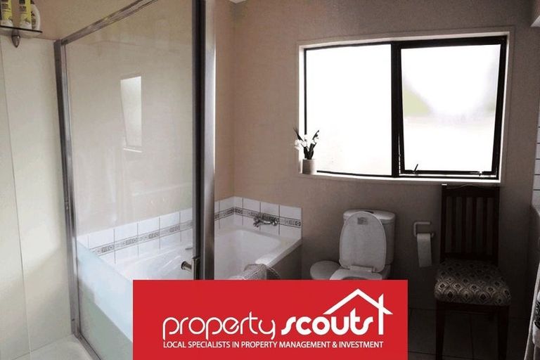 Photo of property in 3 Glen Vista Place, Bayview, Auckland, 0629