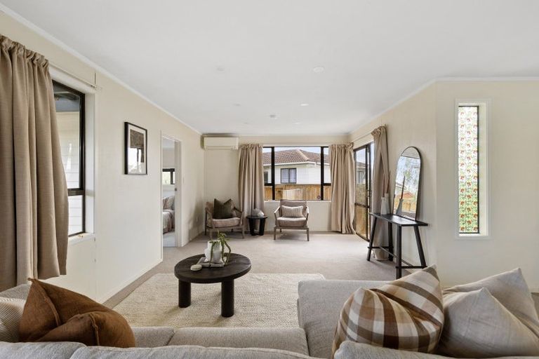 Photo of property in 51 Gilbass Avenue, Hamilton Lake, Hamilton, 3204