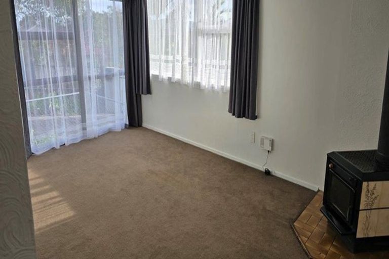 Photo of property in 39 Kirrie Avenue, Te Atatu South, Auckland, 0610