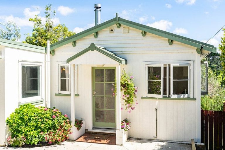 Photo of property in 5a Whaka Street, Maungaturoto, 0520