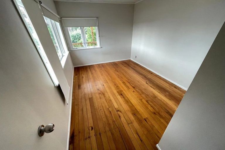 Photo of property in 50 Fruitvale Road, New Lynn, Auckland, 0600