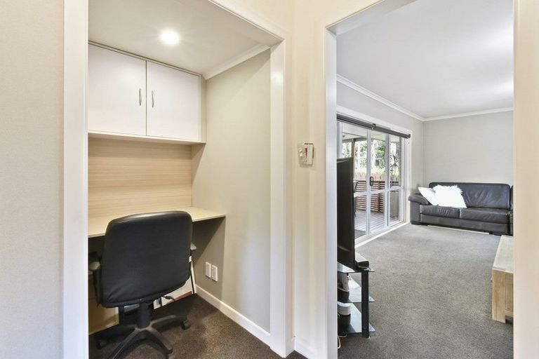 Photo of property in 5 Settlement Road, Papakura, 2110