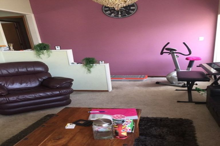 Photo of property in 1/17 Powrie Street, Glenfield, Auckland, 0629