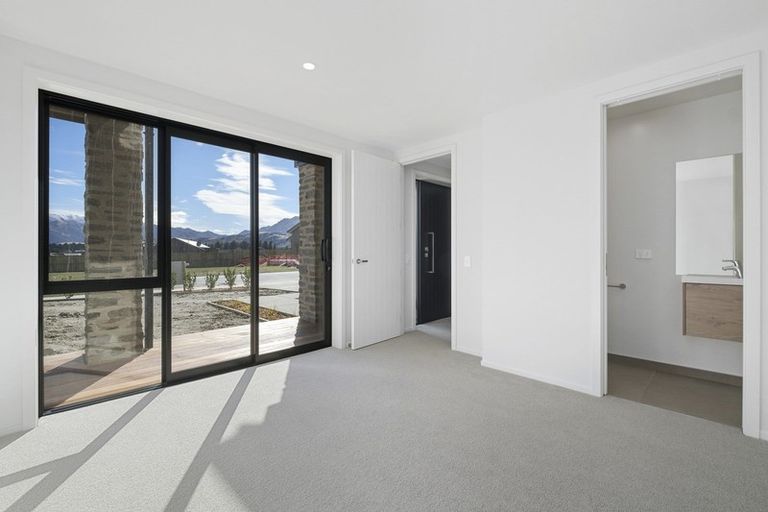 Photo of property in 13 Bargour Street, Wanaka, 9305