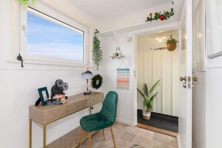 Photo of property in 32 Roseman Avenue, Mount Roskill, Auckland, 1041